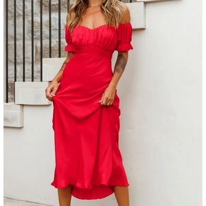 Selfie Leslie OFF-SHOULDER TIE BACK MIDI DRESS RED